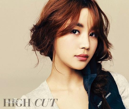 尹真伊 Jin-yi Yoon 尹真伊 Jin-yi Yoon