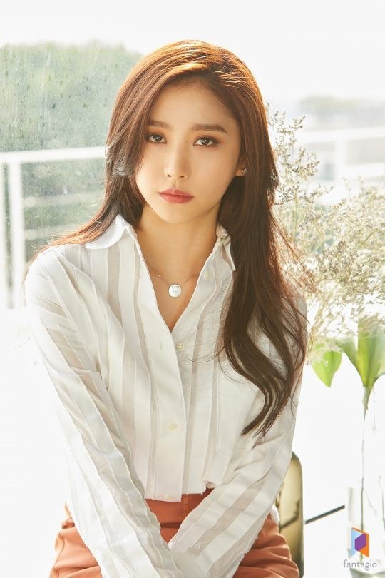 李花兼 Lee Hwa Kyum 李花兼 Lee Hwa Kyum