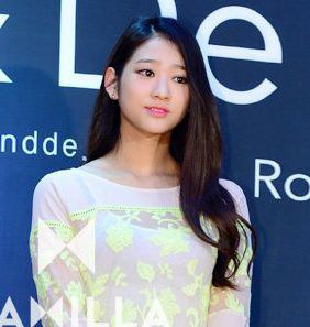 裴卢丽 Noo-Ri Bae 裴卢丽 Noo-Ri Bae
