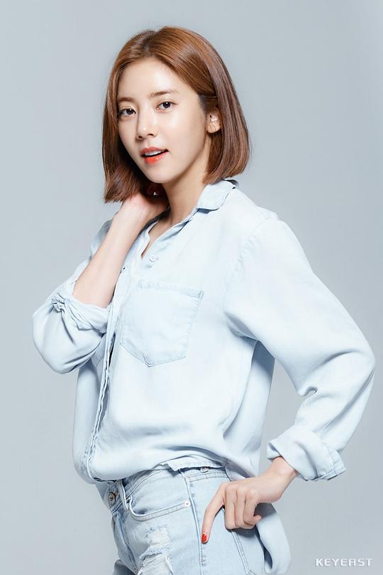 孙淡妃 Dam-Bi Son 孙淡妃 Dam-Bi Son