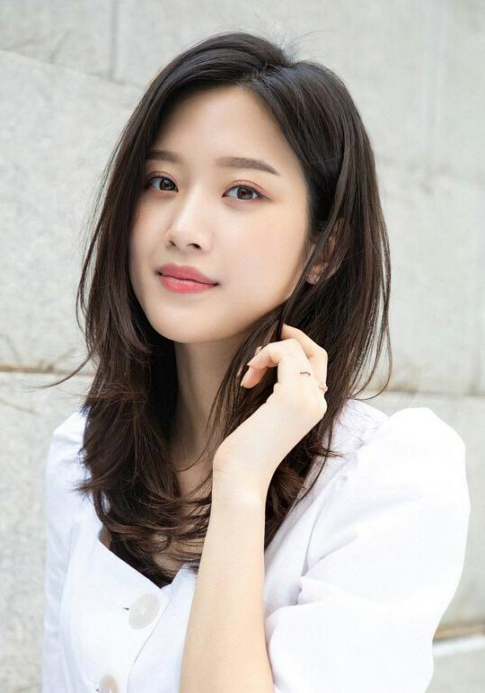 文佳煐 Ka-young Mun 文佳煐 Ka-young Mun