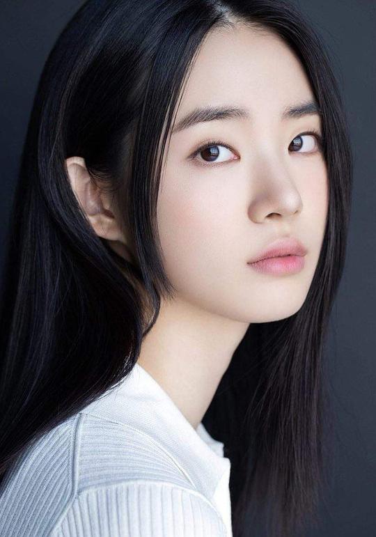申诗雅 Shin Si-ah 申诗雅 Shin Si-ah