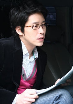 严基俊 Ki-joon Um 严基俊 Ki-joon Um