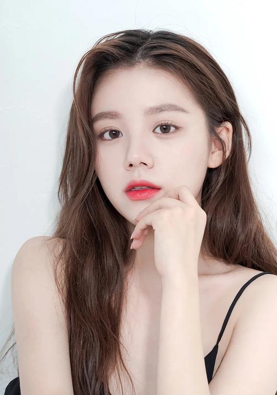 李彩彬 Chae-bin Lee 李彩彬 Chae-bin Lee