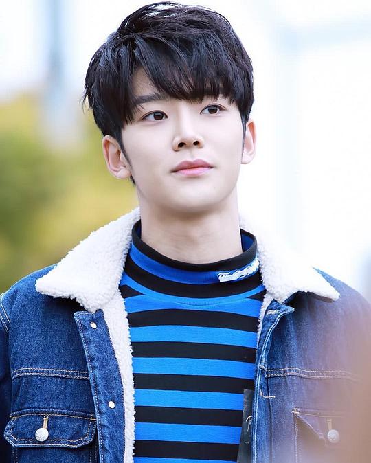 金路云 Rowoon 金路云 Rowoon