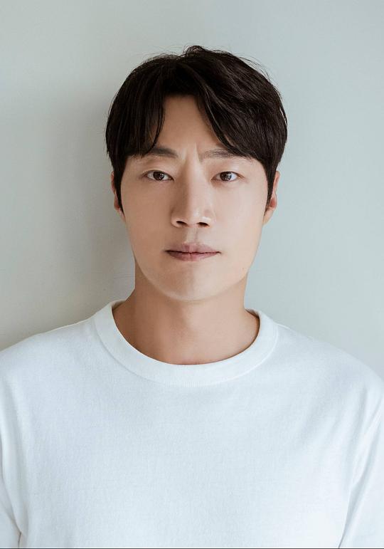 李熙俊 Hee-jun Lee 李熙俊 Hee-jun Lee