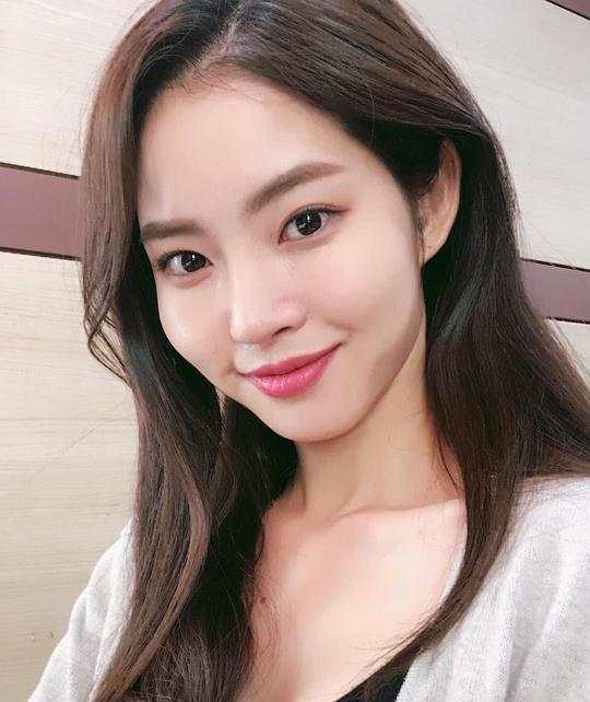 黄胜妍 Seung-eon Hwang 黄胜妍 Seung-eon Hwang