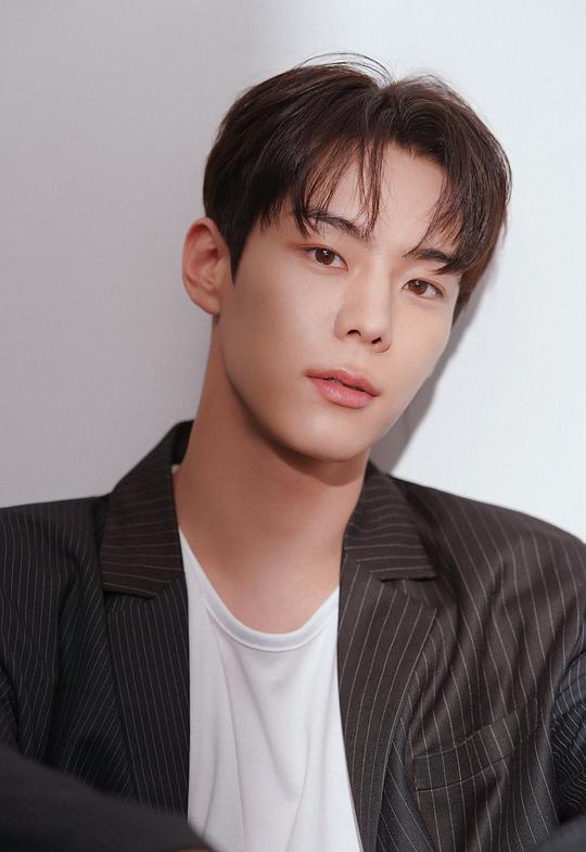 尹书彬 Seo-bin Yoon