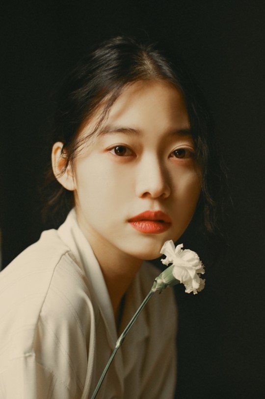 郑伊书 Yi-Seo Jung